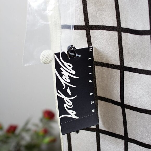 NWT  Lord & Taylor Blouse - Medium - Picture 6 of 7